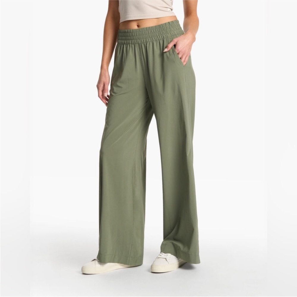 Vuori Villa wideleg pants - pistachio